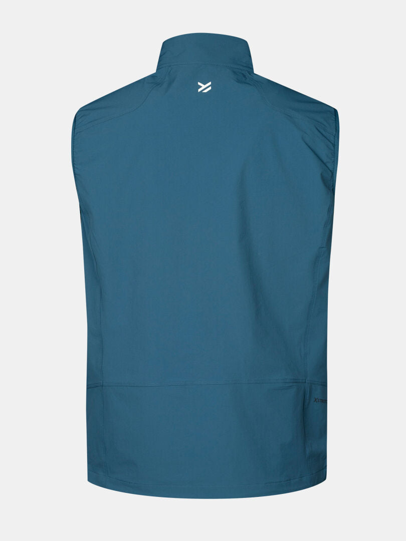 Halti Pallas Evo X-stretch Väst Herr i blått är ärmlös, visas bakifrån och har en liten vit logo vid kragen.