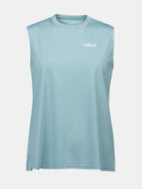 Halti Kalteva Top Dam är en ärmlös ljusblå trekkingtopp med Halti-logotyp, perfekt för aktiva dagar.