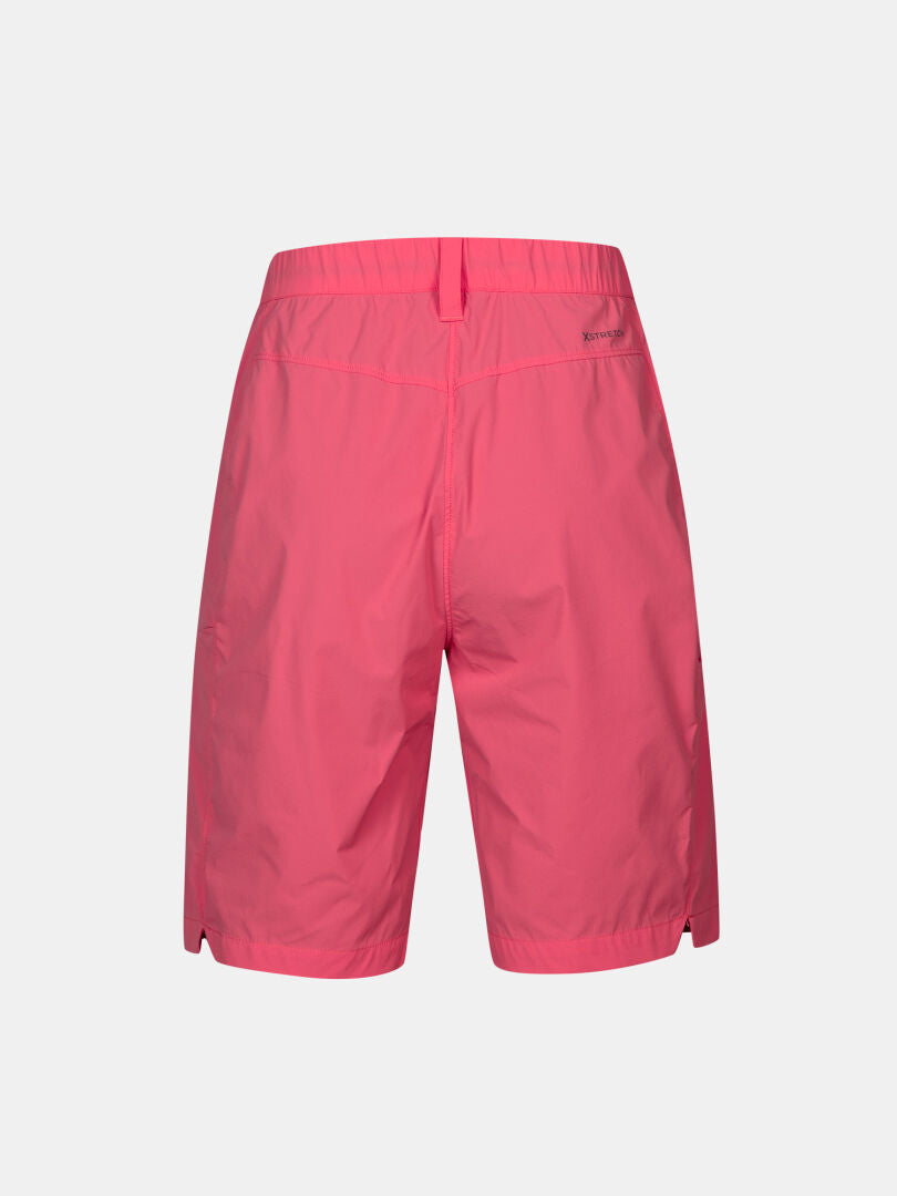 Bakifrån på Halti Pallas Cool Shorts Dam: ljusrosa, elastisk linning, små slitsar, snabbtorkande material.