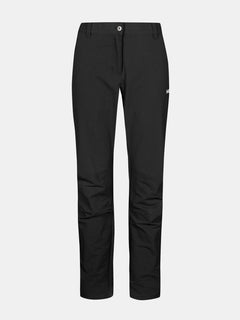 Halti Finholma X-stretch Byxor Dam Plus: svarta byxor med raka ben, knapp och dragkedja, på vit bakgrund.