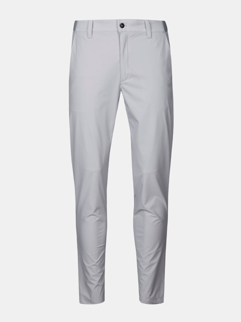 Halti Drive X-stretch Chinos Herr, ljusgrå slim-fit med knapp- och dragkedjestängning, på vit bakgrund.