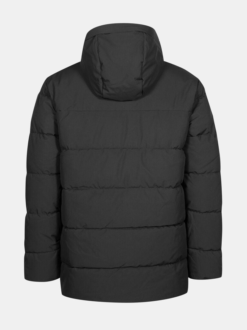 Halti Sammal Vadderad Parkajacka Herr, svart med huva och Microtherm Thermofill, här bakifrån.