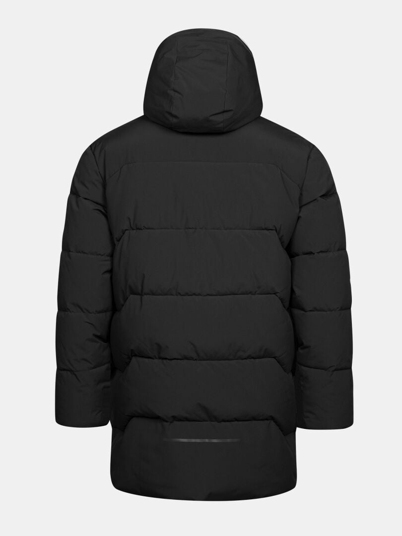 Baksidan av Halti Brahe Puffer Parka Herr med huva, långa ärmar och horisontella quiltade sömmar.