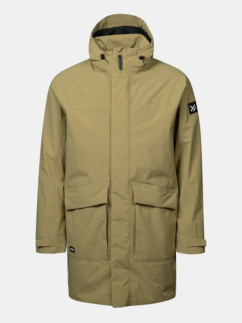 Halti Kortteli DX isolerad parkas för herr i khaki med dragkedja, vattenavvisande ytbehandling och svart logotypmärke på framsidan.