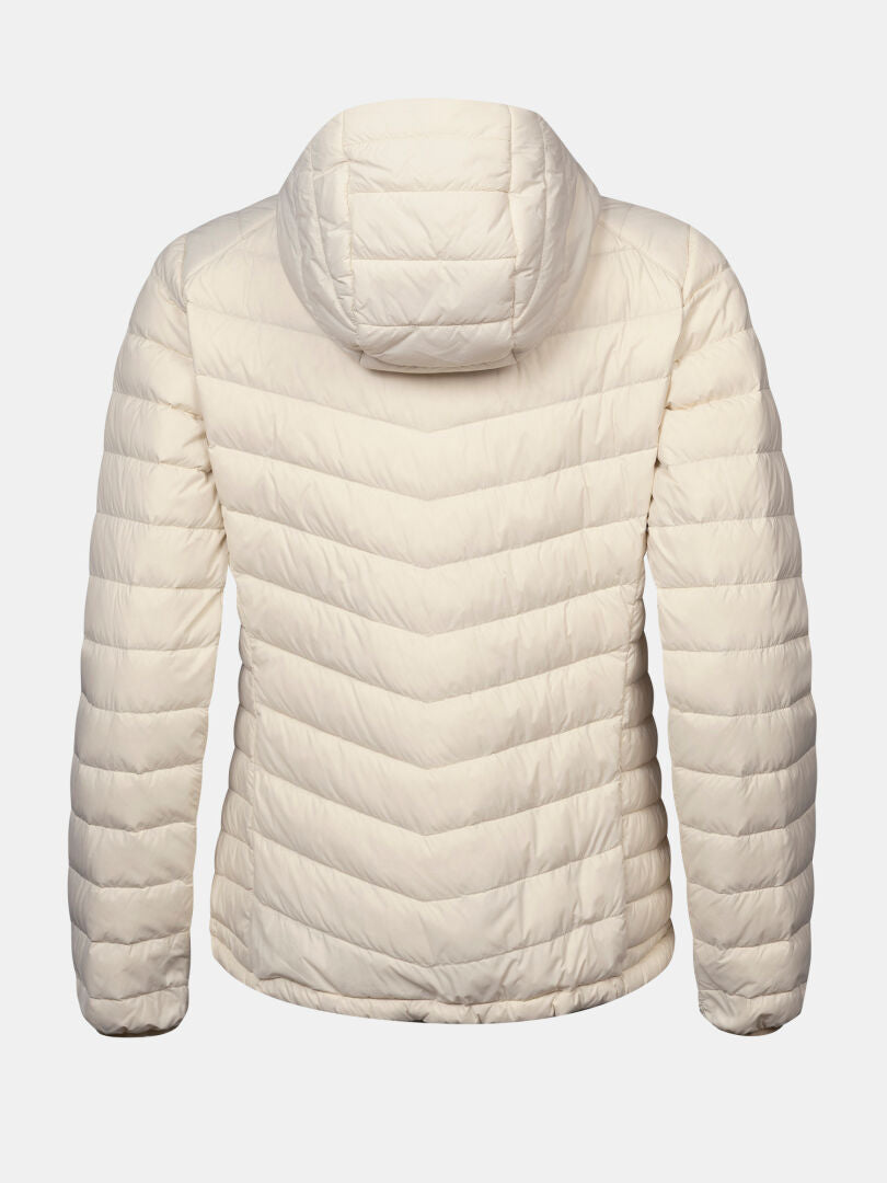 Baksidan av en beige Halti Huippu Untuvia Dunjacka Dam i Pertex Quantum med quiltning i chevronmönster.