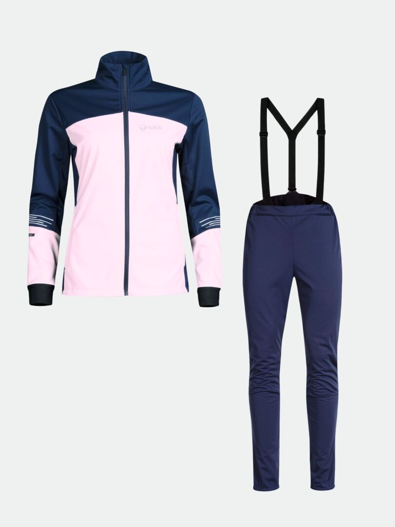 Halti Siide Längdskiddräkt Dam: rosa/marinblå jacka med marinblå byxor och svarta hängslen, skidoutfit för damer.