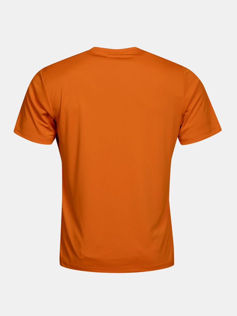 Baksidan av en orange, kortärmad Teknisk t-tröja för herrar i ett snabbtorkande material.