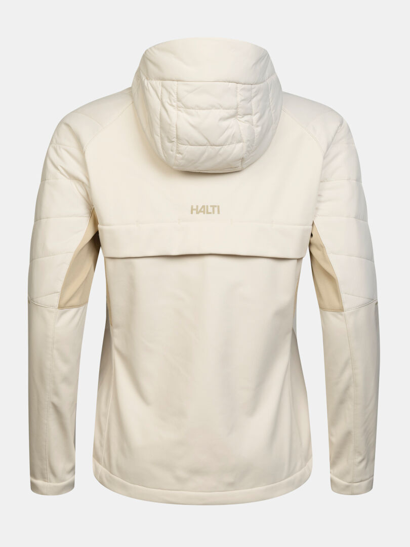 Baksidan av en beige Halti Hanki 2 Hybrid Längdskidjacka Dam – en softshell-hybridjacka med huva, quiltning och en flik på ryggen.
