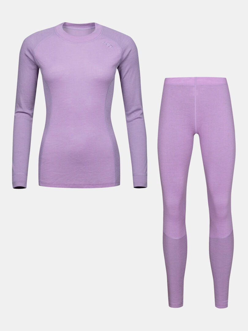 Halti Hossa II Merino-underklädeset för dam: ljuslila långärmad tröja och leggings på vit bakgrund.