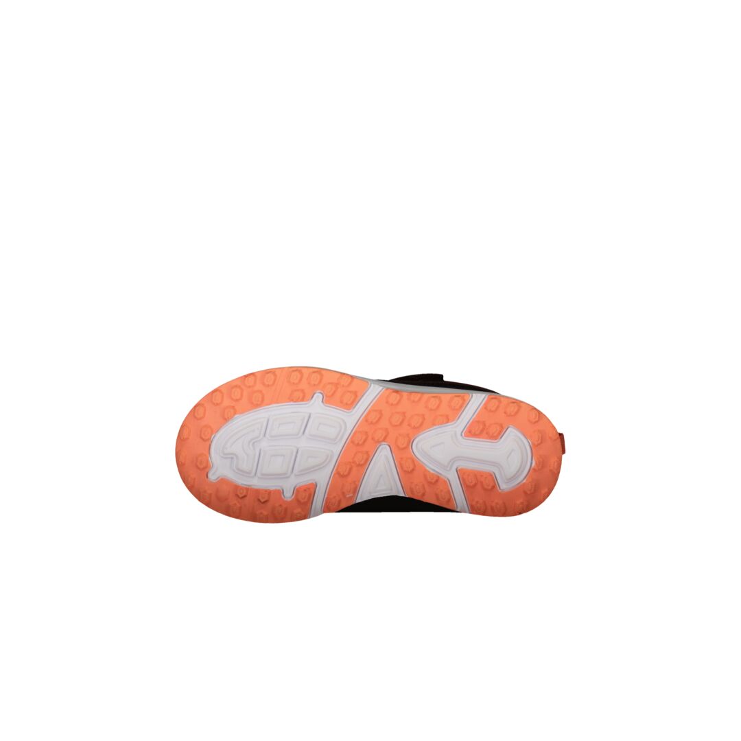 Underifrånvy av Halti Gisla Junior Mid DrymaxX sneaker med orange och vit Phylon-sula mot vit bakgrund.